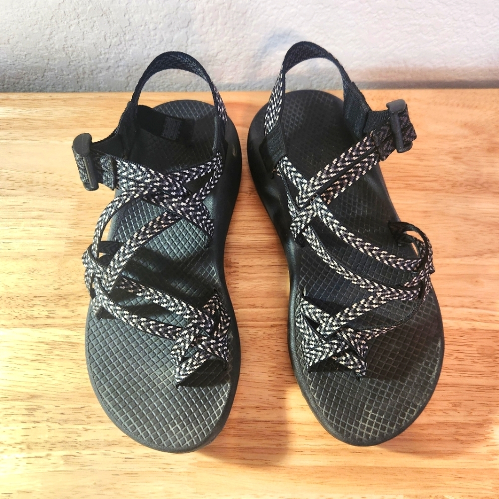 Chacos Sandals Black and White Double Strap Toe Loop‎ Shoes, Size 7